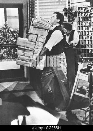 DER BÜROTROTTEL / The Errand Boy USA 1961 / Jerry Lewis Szene mit JERRY LEWIS (Morty S. Tashman). Regie: Jerry Lewis aka. The Errand Boy Stock Photo