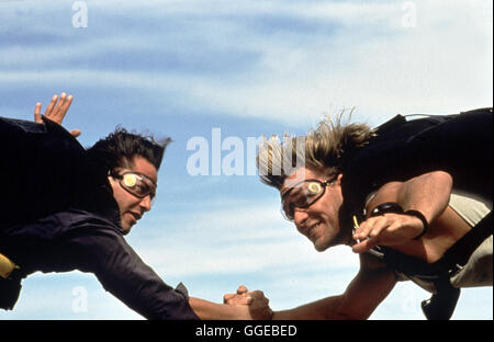 GEFÄHRLICHE BRANDUNG / Point Break USA 1991 / Kathryn Bigelow KEANU REEVES (Undercover FBI-Agent Johnny Utah), PATRICK SWAYZE (Bodhi)  Regie: Kathryn Bigelow aka. Point Break Stock Photo