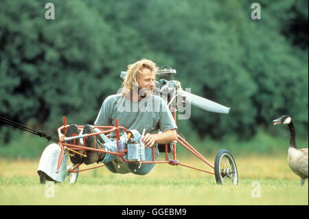 AMY UND DIE WILDGÄNSE / Fly Away Home USA 1996 / Carroll Ballard Thomas (JEFF DANIELS) in seinem Flugapparat. Regie: Carroll Ballard aka. Fly Away Home Stock Photo