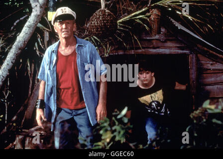 FLIPPER / USA 1996 / Alan Shapiro PAUL HOGAN als Porter, ELIJAH WOOD als Sandy, in 'Flipper', 1996.  Regie: Alan Shapiro Stock Photo