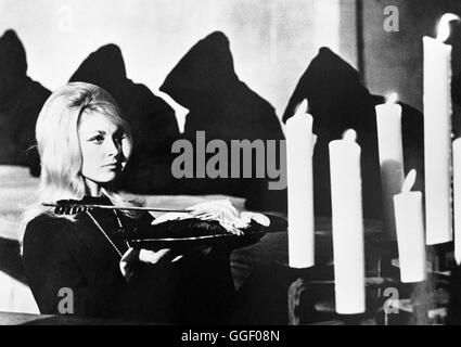 DIE SCHWARZE 13 / Eye of the devil GB 1967 / J. Lee Thompson Szene mit SHARON TATE (Odile). Regie: J. Lee Thompson aka. Eye of the devil Stock Photo