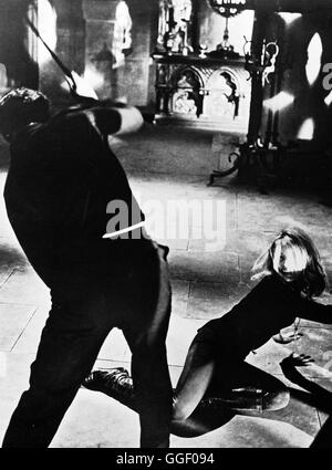 DIE SCHWARZE 13 / Eye of the devil GB 1967 / J. Lee Thompson Szene mit SHARON TATE (Odile). Regie: J. Lee Thompson aka. Eye of the devil Stock Photo