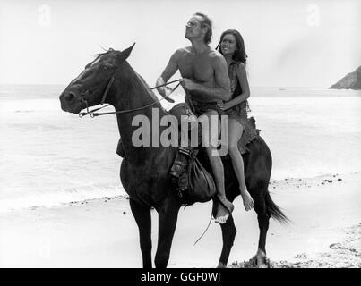 PLANET DER AFFEN / Planet Of The Apes USA 1967 / Franklin J. Schaffner CHARLTON HESTON, LINDA HARRISON, in 'Planet der Affen', 1967. Regie: Franklin J. Schaffner aka. Planet Of The Apes Stock Photo