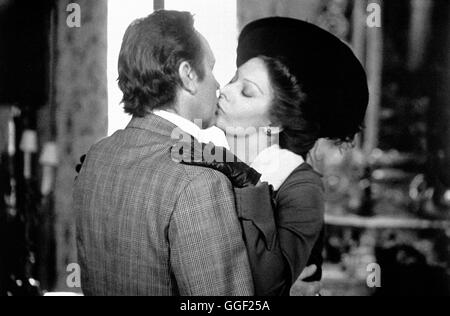 DIE REISE NACH PALERMO / Il Viaggio Italien 1973 / Vittorio de Sica RICHARD BURTON als Cesare, SOPHIA LOREN als Adriana in Vittorio de Sicas Film-Drama: 'Die Reise nach Palermo', 1973. Regie: Vittorio de Sica aka. Il Viaggio Stock Photo