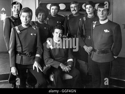 STAR TREK II - DER ZORN DES KHAN / Star Trek II - The Wrath of Khan USA 1982 / Nicholas Meyer GEORGE TAKEI (Sulu), DeFORREST KELLEY (McCoy), NICHELLE NICHOLS (Uhura), WALTER KOENIG (Chekov), WILLIAM SHATNER (Kirk), JAMES DOOHAN (Scotty), KIRSTIE ALLEY (Lt. Saavik), LEONARD NIMOY (Spock) in 'Star Trek II - Der Zorn des Khan', 1982./ Regie: Nicholas Meyer aka. Star Trek II - The Wrath of Khan Stock Photo