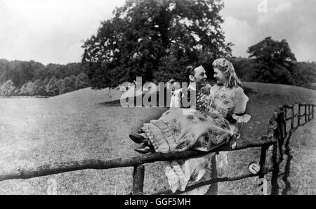 SCHRAMMELN / Deutschland 1944 / Geza von Bolvary HANS HOLT (Josef Schrammel), MARTE HARELL (Fiakermilli) in 'Schrammeln', 1944. Regie: Geza von Bolvry Stock Photo