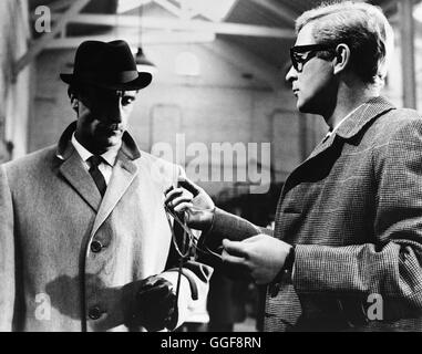 IPCRESS - STRENG GEHEIM / The Ipress File GB 1965 / Sidney J. Furie NIGEL GREEN als MICHAEL CAINE als Harry Palmer in 'Ipcress - streng geheim', 1965. Regie: Sidney J. Furie aka. The Ipress File Stock Photo