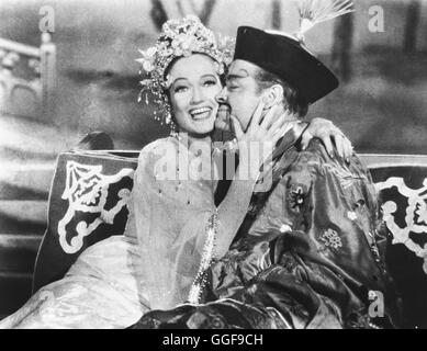 DER WEG NACH HONGKONG / The Road to Hong Kong GB 1961 / Norman Panama DOROTHY LAMOUR Regie: Norman Panama aka. The Road to Hong Kong Stock Photo