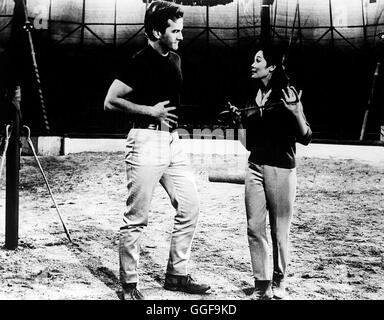 DIE NÄCHTE MIT NANCY / The Main Attraction GB 1962 / Daniel Petrie PAT BOONE, NANCY KWAN in 'The Main Attraction', 1962.  Regie: Daniel Petrie aka. The Main Attraction Stock Photo