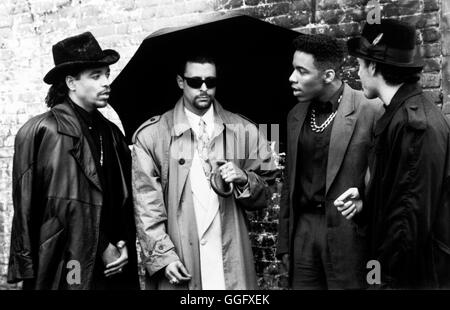 NEW JACK CITY / New Jack City USA 1990 / Mario Van Peebles Mit der synthetischen Droge Crack hat der schwarze Gangster-Boss Nino Brown ein mächtiges Imperium aufgebaut. Doch zwei Polizisten sind ihm auf den Fersen: der schwarze Scotty Appleton und sein weißer Kollege Nick Peretti. Die beiden gehen in den Untergrund und schleichen sich in Ninos Gang ein. v.l.n.r.: Scotty Appelton (ICE-T), Nick Peretti (JUDD NELSON), Gee Money (ALLEN PAYNE), Frankie Needles (ANTHONY DE SANDO) box Regie: Mario Van Peebles aka. New Jack City Stock Photo