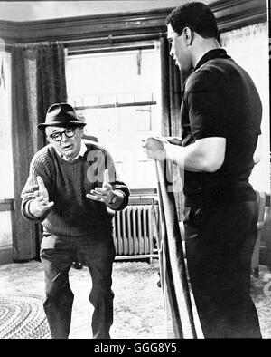DAS VERFLIXTE 7. JAHR / The Seven Year Itch USA 1955 / Billy Wilder Regisseur BILLY WILDER während der Dreharbeiten. Regie: Billy Wilder aka. The Seven Year Itch Stock Photo