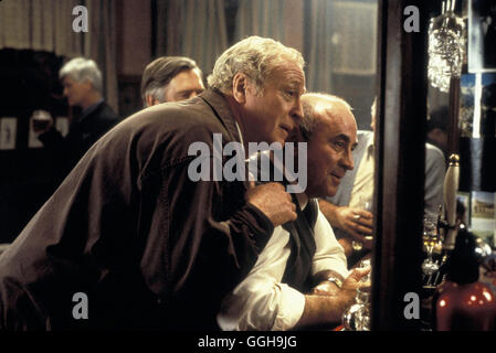 LETZTE RUNDE / Last Order GB 2002 / Fred Schepisi Jack (MICHAEL CAINE), Ray (BOB HOSKINS) Regie: Fred Schepisi aka. Last Order Stock Photo