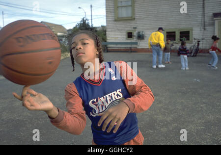 LIKE MIKE / Like Mike USA 2002 / John Shultz Calvin (LIL BOW WOW) Regie: John Shultz aka. Like Mike Stock Photo