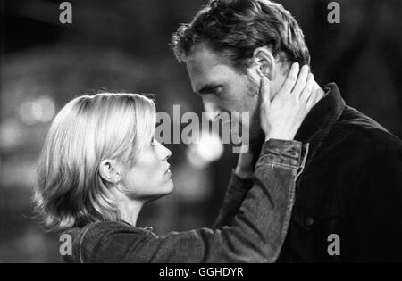 SWEET HOME ALABAMA - LIEBE AUF UMWEGEN / Sweet Home Alabama USA 2002 / Andy Tennant Melanie Carmichael (REESE WITHERSPOON), Noch-Ehemann Jake (JOSH LUCAS) Regie: Andy Tennant aka. Sweet Home Alabama Stock Photo