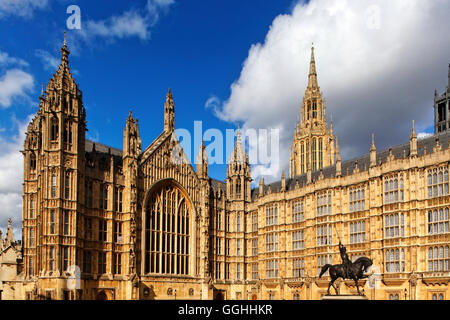 The Old Palace Yard with the equestrian statue of Richard I. in front ot Westminster Hall of Westminster Palace, also called Hou Stock Photo
