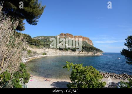 Le Corton Beach and Sandy Bay with Sea Cliffs of the Cap Canaille Headland & Mediterranean Coast at Cassis Provence France Stock Photo