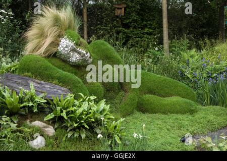 Chelsea Flower Show 2006- - The 4head Garden of Dreams with living sculpture by - Sue and Peter Hill- - (Please credit: Photos H Stock Photo