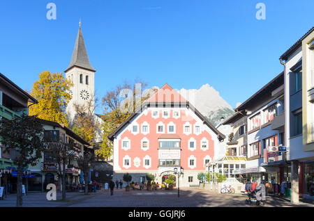 Saalfelden am Steinernen Meer: Town hall, parish church , mountain Steinernes Meer, Austria, Salzburg, Pinzgau Stock Photo