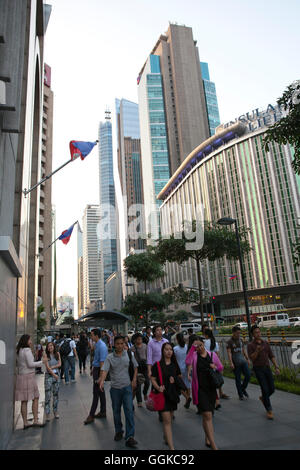 Ayala Avenue in Makati City, the financial and business district in the center oft he capital Metro Manila, Phillipines, Asia Stock Photo