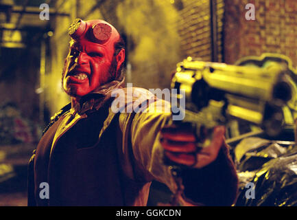 HELLBOY / Hellboy USA 2004 / Guillermo del Toro Hellboy (RON PERLMAN) Regie: Guillermo del Toro aka. Hellboy Stock Photo