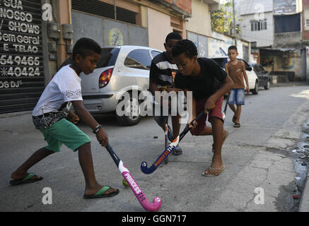 (160806) -- RIO DE JANEIRO, Aug. 6, 2016 (Xinhua) -- Photo taken on Aug. 5, 2016 shows children playing hockey on the streets of Rio de Janeiro, Brazil. The 31th summer Olympic Games opened here Friday. ?Xinhua/Wang Peng?(xr) Stock Photo