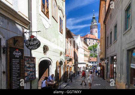 Ceský Krumlov (Böhmisch Krumau): alley in old town and Castle Tower, Czech, Jihocesky, Südböhmen, South Bohemia, Stock Photo