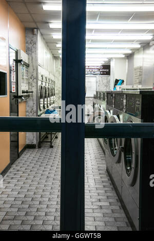 Launderette (UK) or washateria (US) - a self-service, coin-operated laundry facility - London, UK Stock Photo