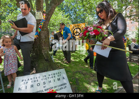 London, UK. 6th August 2016. Cllr Nadia Shah, Mayor of Camden, lays a wreath at  the commemorative cherry tree at the CND ceremony in memory of the victims, past and present on the 71st anniversary of the dropping of the atomic bomb on Hiroshima and the second atomic bomb dropped on Nagasaki three days later. Peter Marshall/Alamy Live News