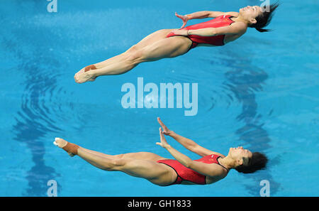 Rio de Janeiro, Brazil. 07th Aug, 2016. China's Wu Minxia and China's Shi Tingmao compete during the Women's Synchronised 3m Springboard Swimming event of the Rio 2016 Olympic Games at the Olympic Aquatics Stadium, Rio de Janeiro, Brazil, 7 August 2016. Photo: Lukas Schulze/dpa      a Credit:  dpa picture alliance/Alamy Live News Stock Photo