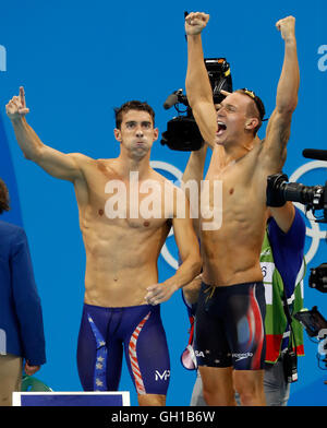 Rio De Janeiro, Brazil 7th Aug, 2016. Michael Phelps (L) from the United States of America and his teammate celebrate during the swimming final of men's 4x100m freestyle relay at the 2016 Rio Olympic Games in Rio de Janeiro, Brazil, on Aug. 7, 2016. The United States won the gold medal with 3 minutes 9.92 seconds.?Xinhua/Wang Lili?(xr) Credit:  Cao Can/Xinhua/Alamy Live News Stock Photo