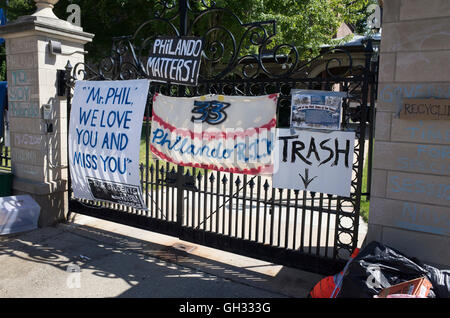 Police shooting protest banners for Philando Castle on gated driveway to Governor's mansion. St Paul Minnesota MN USA Stock Photo