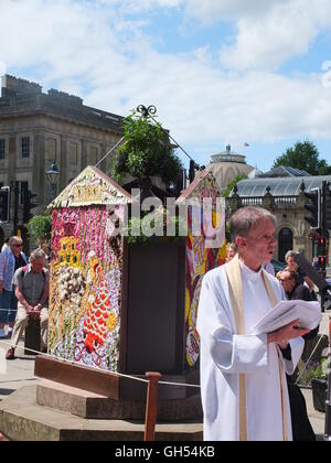 A vicar blessing the Spring Gardens well dressing in Buxton, Derbyshire Stock Photo
