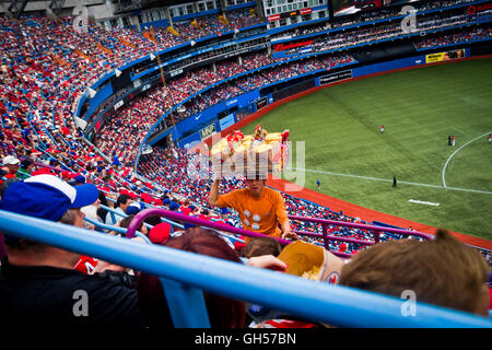 Vendor popcorn stadium hi-res stock photography and images - Alamy