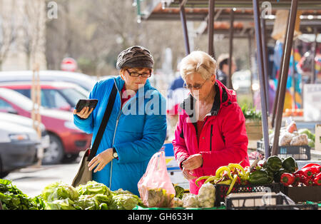 senior ladies at farmers market Stock Photo