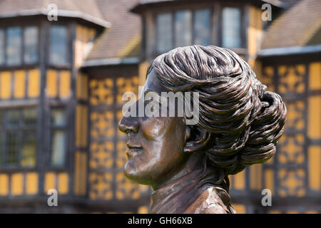 Bronze bust of the novelist Mary Webb outside Shrewsbury Library, Shropshire. It commemorates the centenary of the publication Stock Photo