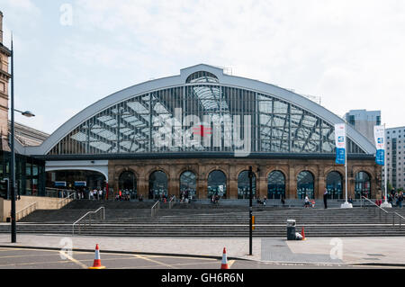 Frontage of Liverpool Lime Street railway station. Stock Photo