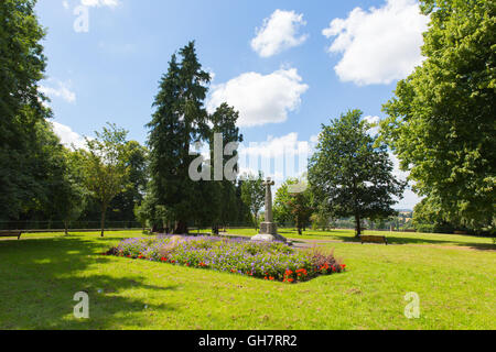 Ross-on-Wye the Wye Valley Herefordshire England uk a park view with memorial and flowers Stock Photo