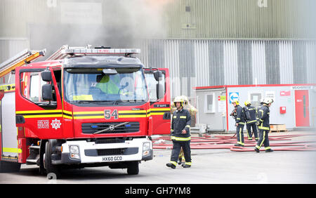 Marchwood, Hamphire, UK. 8th August 2016. Emergency crews from Hampshire fire and rescue service and South central  ambulance  service remain at the  cene of a  fire that broke out just after lunchtime today.  Fire crews have been brought from a far a field as Portsmouth to tackle the blaze at the fire at the recycling centre in East Road  Marchwood.  Eight fire engines two aerial ladders  and the incident command unit from Eastleigh been brought in to put out the fire out. Credit:  uknip/Alamy Live News Stock Photo