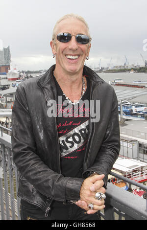 Hamburg, Germany. 08th Aug, 2016. The US american musician Dee Snider is usually the frontman of Twisted Sister. Now he presented his new solo record 'We Are The Ones' on monday 8th of august at the Hard Rock Café in Hamburg. | usage worldwide © dpa/Alamy Live News Stock Photo