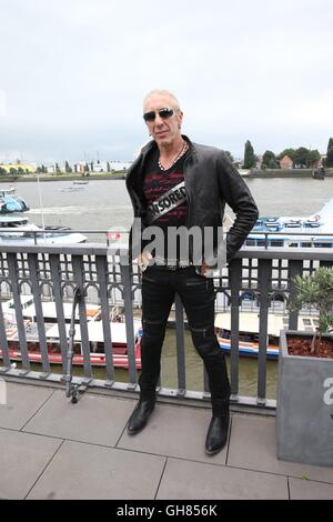 Hamburg, Germany. 08th Aug, 2016. The US american musician Dee Snider is usually the frontman of Twisted Sister. Now he presented his new solo record 'We Are The Ones' on monday 8th of august at the Hard Rock Café in Hamburg. | usage worldwide © dpa/Alamy Live News Stock Photo