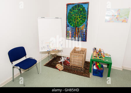 Hanover, Germany. 05th Aug, 2016. Toys can be seen in a play corner in a treatment room at the Network for Traumatized Refugees in Lower Saxony in Hanover, Germany, 05 August 2016. The Network for Traumatized Refugees in Lower Saxony sees to the urgent treatment and placement in psychological care for traumatized refugees. Photo: SEBASTIAN GOLLNOW/dpa/Alamy Live News Stock Photo