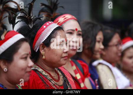 Dhaka, Bangladesh. 9th Aug, 2016. Members of Bangladesh's ethnic minority groups observe International Day of the World's Indigenous Peoples at Central Shaheed Minar on a rainy Tuesday morning, Dhaka, Bangladesh, August 9, 2016. Credit:  Suvra Kanti Das/ZUMA Wire/Alamy Live News Stock Photo