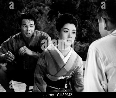 DAS KLEINE TEEHAUS / The Teahouse of the August Moon USA 1956 / Daniel Mann MARLON BRANDO (Sakini), MACHIKO KYO (Lotusblüte) Regie: Daniel Mann aka. The Teahouse of the August Moon Stock Photo