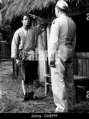 DAS KLEINE TEEHAUS / The Teahouse of the August Moon USA 1956 / Daniel Mann MARLON BRANDO (Sakini), PAUL FORD (Col. Purdy) Regie: Daniel Mann aka. The Teahouse of the August Moon Stock Photo