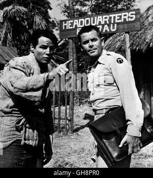 DAS KLEINE TEEHAUS / The Teahouse of the August Moon USA 1956 / Daniel Mann MARLON BRANDO, GLENN FORD Regie: Daniel Mann aka. The Teahouse of the August Moon Stock Photo