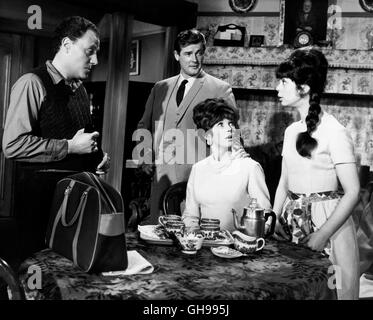 THE SAINT / Queen's Ransom USA 1962-1969 / John Ainsworth, Robert Asher George (STANLEY MEDOWS), Simon Templar/The Saint (ROGER MOORE), Queen Adana (DAWN ADDAMS), Michelle (CATHERINE FELLER) Regie: John Ainsworth, Robert Asher aka. Queen's Ransom Stock Photo