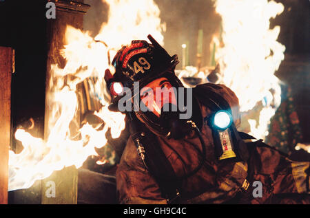 EINHEIT 49 / Ladder 49 USA 2004 / Jay Russell JOAQUIN PHOENIX (Feuerwehrmann Jack Morrison) Regie: Jay Russell aka. Ladder 49 Stock Photo