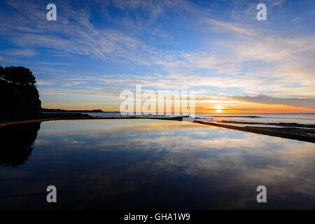 Sunrise over Kiama rock pool, Illawarra Coast, New South Wales, NSW, Australia Stock Photo