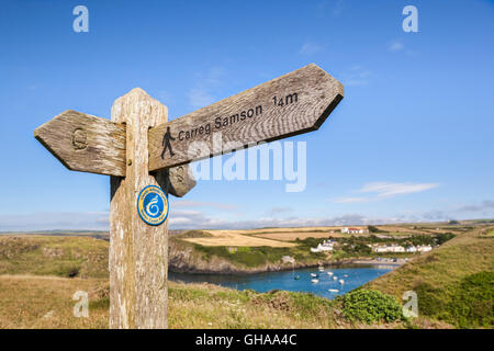 Signpost showing a footpath to Carreg Samson, a Neolithic dolmen grave on the Pembrokeshire coast of Wales, with Abercastle... Stock Photo