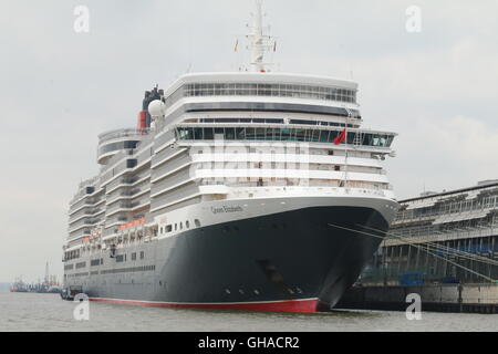 Cunard cruise ship Queen Elizabeth alongside in Hamburg, Germany Stock Photo